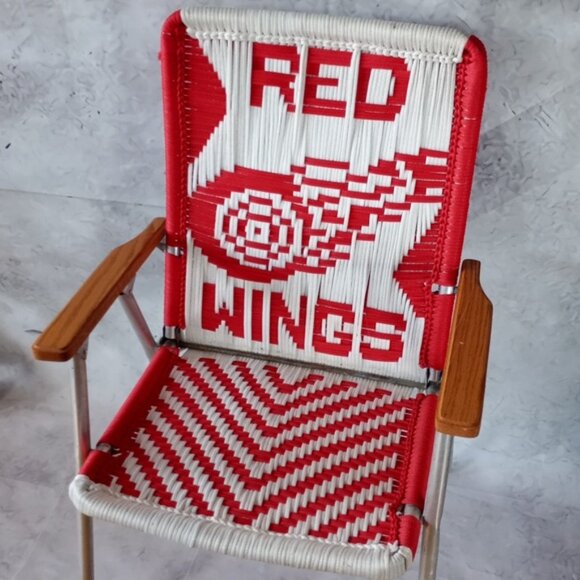 Vintage Red Wings Folding Lawn Chair - Picture 2 of 11